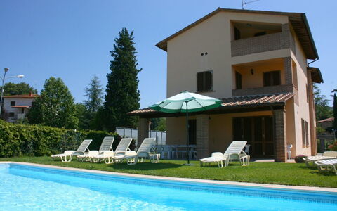 Casa Clementina: Acqua, Pianta, Costruzione, Cielo, Piscina, Shade, Finestra, Mobili Da Esterno, Casa, Albero