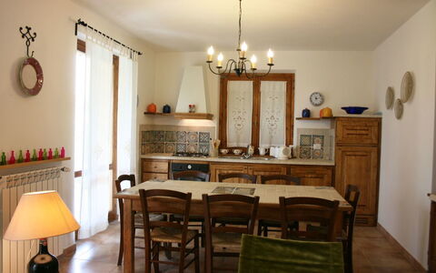 Casa Clementina: Camera, Mobilia, Proprietà, Interior Design, Costruzione, Sala Da Pranzo, Soffitto, Tavolo, Casa, Pavimento