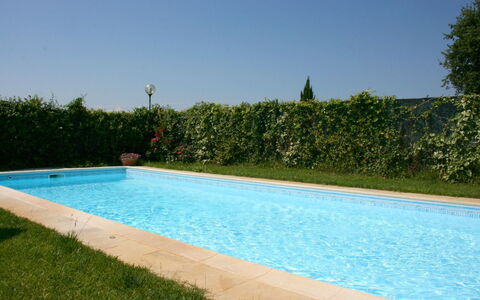 Casa Clementina: Acqua, Pianta, Cielo, Piscina, Rettangolo, Lotto, Shade, Erba, Albero, Tempo Libero