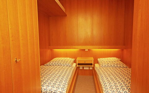 Walter: Camera, Mobilia, Proprietà, Letto, Interior Design, Costruzione, Architettura, Soffitto