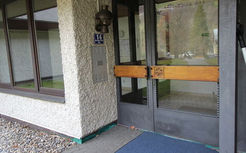 Bad Hofgastein 240: Costruzione, Finestra, Porta, Legna, Pavimentazione, Shade, Bicchiere, Gas, Materiale Composito