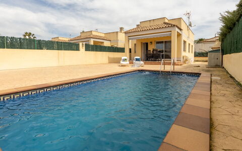 Flamenc 1: Zona Residenziale, Piscina, Estate, Recinzione, Shade, Villa, Balcone, Home Scherma, Hacienda