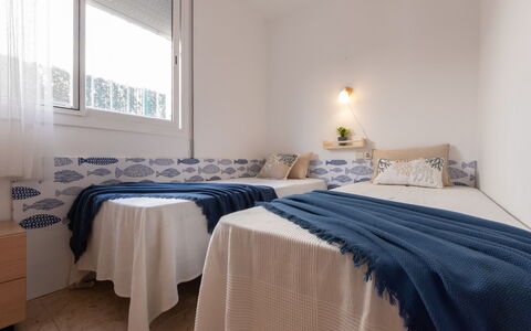 Flamenc 2: Camera Da Letto, Parete, Legna, Biancheria, Letto, Interior Design, Lenzuolo, Bedding, Tessile, Pavimento