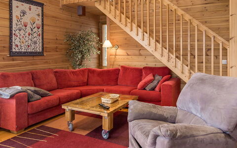 Syvärinkulta B: Mobilia, Pavimentazione, Pavimento, Divano, Interior Design, Legna, Soggiorno, Pavimento In Legno, Soffitto, Camera