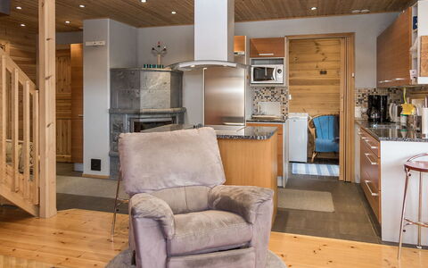 Syvärinkulta B: Mobilia, Pavimentazione, Interior Design, Legna, Pavimento, Soffitto, Cucina, Camera, Elettrodomestico Da Cucina, Controsoffitto