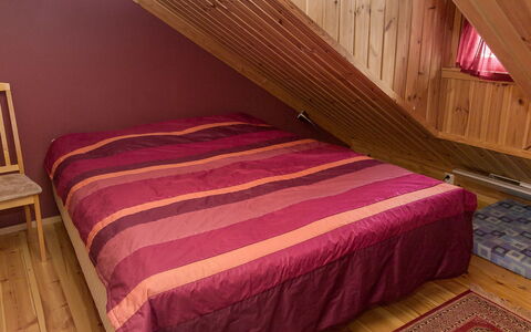 Syvärinkulta B: Camera Da Letto, Letto, Pavimento, Lenzuolo, Pavimentazione, Legna, Bedding, Mobilia, Biancheria, Interior Design