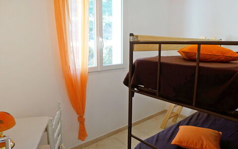 La Campagne: Arancia, Camera, Mobilia, Proprietà, Interior Design, Giallo, Casa, Letto, Tavolo, Casa