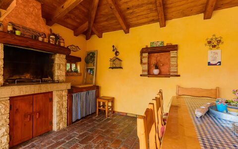 Loreta: Mobilia, Proprietà, Costruzione, Cabinetry, Tavolo, Legna, Sedia, Controsoffitto, Interior Design, Architettura