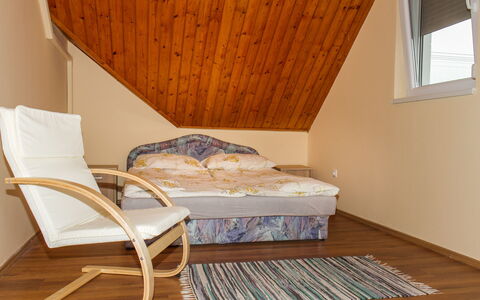 Balatonkeresztur 725: Mobilia, Finestra, Comfort, Legna, Costruzione, Interior Design, Pavimentazione, Pavimento, Telaio Del Letto, Color Legno
