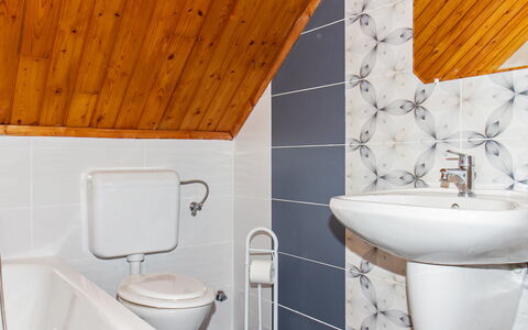 Balatonkeresztur 725: Marrone, Rubinetto, Idraulico Fixture, Lavandino Del Bagno, Costruzione, Proprietà, Bianca, Lavello, Bagno, Viola