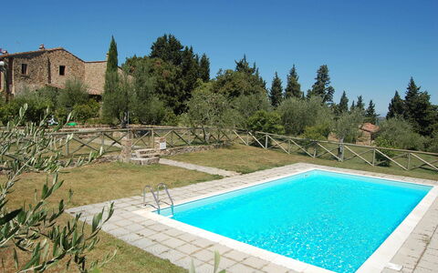 Appartamento Beatrice: Piscina, Proprietà, Casa, Immobiliare, Villa, Costruzione, Estate, Erba, Albero, Tempo Libero
