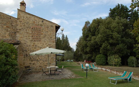 Appartamento Beatrice: Proprietà, Cortile, Casa, Villetta, Backyard, Albero, Costruzione, Erba, Giardino, Area Rurale