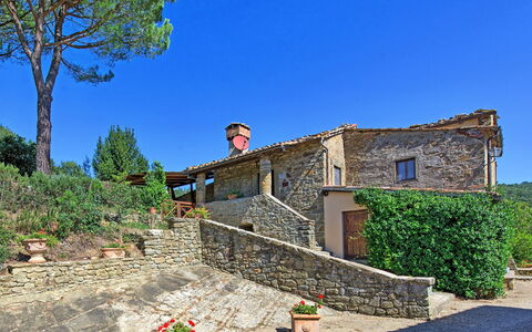 Bigiolo a Melazzano: Proprietà, Casa, Parete, Costruzione, Villetta, Immobiliare, Casa, Muro ​​Di Pietra, Area Rurale, Cielo