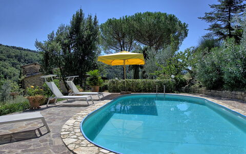 Bigiolo a Melazzano: Piscina, Proprietà, Immobiliare, Casa, Estate, Casa, Tempo Libero, Costruzione, Albero, Backyard