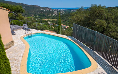 Le Pas de Courtin: Acqua, Cielo, Proprietà, Costruzione, Pianta, Piscina, Azzurro, Natura, Albero, Rettangolo