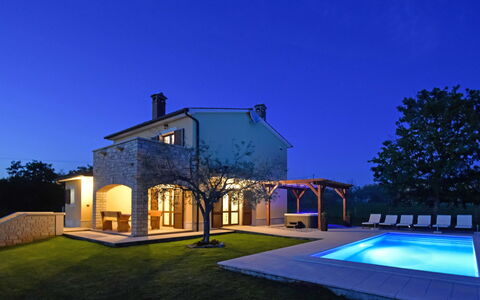 Blog 1: Cielo, Pianta, Costruzione, Proprietà, Finestra, Albero, Piscina, Casa, Architettura, Zona Residenziale