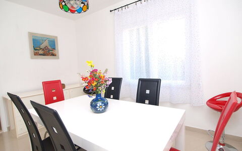 Carmen: Camera, Proprietà, Interior Design, Mobilia, Tavolo, Soffitto, Sala Da Pranzo, Parete, Casa, Design