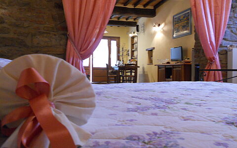 Casa Stefy: Tenda, Camera, Rosa, Letto, Interior Design, Tessile, Viola, Finestra Trattamento, Lenzuolo, Mobilia