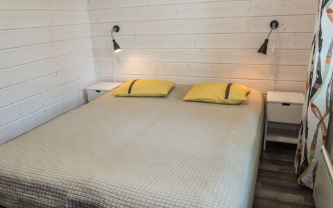 Villa Vuosseli C 1: Legna, Camera Da Letto, Pavimentazione, Pavimento, Letto, Interior Design, Lenzuolo, Bedding, Telaio Del Letto, Mobilia