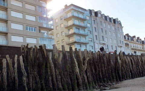 Le Grand Large: Costruzione, Proprietà, Finestra, Cielo, Urban Design, Biome, Quartiere, Palazzone, Proprietà Del Materiale, Condominio