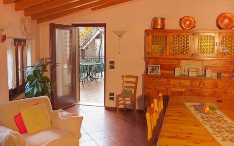 Gargnano 250: Camera, Proprietà, Costruzione, Mobilia, Arancia, Interior Design, Casa, Soggiorno, Immobiliare, Casa