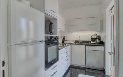 Les Terrasses: Cabinetry, Elettrodomestico Da Cucina, Controsoffitto, Elettrodomestico, Cucina, Cucina Stufa, Costruzione, Apparecchio Major, Pavimento, Pavimentazione