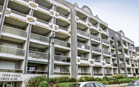 Dinard 153: Auto, Pianta, Costruzione, Proprietà, Cielo, Bianca, Veicolo