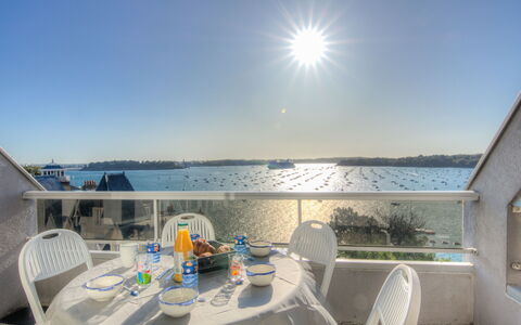 Dinard 153: Acqua, Cielo, Tavolo, Mobilia, Costruzione, Sedia, Mobili Da Esterno, Finestra, Casa, Shade