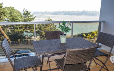 Dinard 153: Mobilia, Tavolo, Proprietà, Sedia, Cielo, Pianta, Tavolo Esterno, Shade, Mobili Da Esterno, Legna