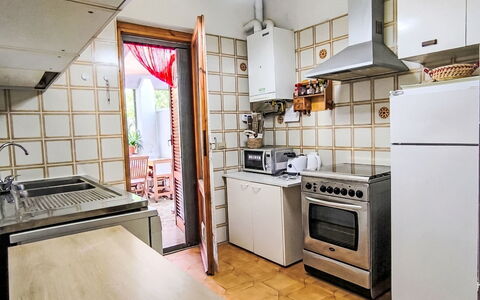 Barracuda: Elettrodomestico Da Cucina, Cucina, Apparecchio Major, Pavimentazione, Interior Design, Legna, Pavimento, Cucina Stufa, Mobilia, Elettrodomestico