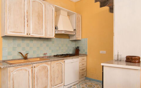 Emi: Cabinetry, Controsoffitto, Mobilia, Proprietà, Costruzione, Cucina Stufa, Legna, Cassetto, Cucina, Rubinetto