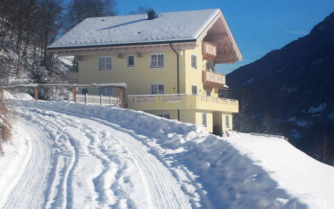 Goldegg 300: Cielo, Neve, Costruzione, Proprietà, Finestra, Casa, Pendenza, Albero, Congelamento, Villetta