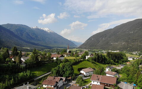 Ferien 1: Nube, Cielo, Montagna, Pianta, Paesaggio Naturale, Costruzione, Highland, Albero, Paesaggio, Area Rurale