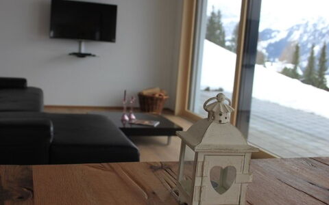 Chalet Coco: Proprietà, Legna, Finestra, Costruzione, Interior Design, Comfort, Pavimento, Soggiorno, Pavimentazione, Albero