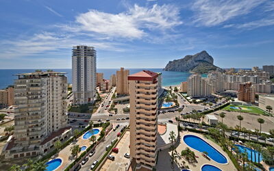 Coral Beach 958.5: Nube, Cielo, Acqua, Costruzione, Grattacielo, Giorno, Proprietà, Infrastruttura, Palazzone, Urban Design