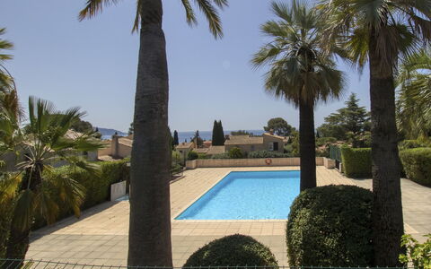 La Ciotat 207: Costruzione, Ruota, Pianta, Auto, Veicolo, Finestra, Condominio, Urban Design, Zona Residenziale