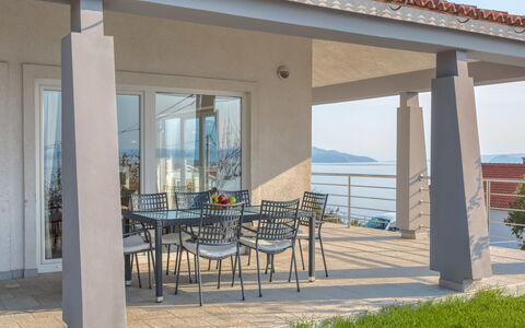 Senj: Proprietà, Costruzione, Casa, Immobiliare, Portico, Casa, Tavolo, Mobilia, Porta, Camera
