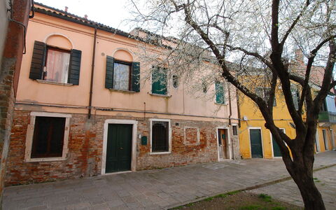 Valier: Proprietà, Costruzione, Quartiere, Casa, Cittadina, Facciata, Architettura, Parete, Albero, Immobiliare