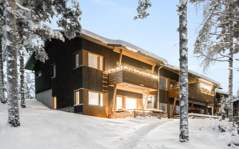 Aino: Villetta, Casa, Casa, Edifici Giardino, Raccordo, Log Cabin, Agriturismo, Estate, Capannone, Cortile