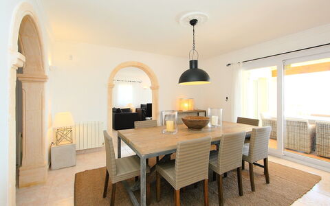 Karibuni: Camera, Proprietà, Sala Da Pranzo, Costruzione, Mobilia, Interior Design, Tavolo, Casa, Immobiliare, Pavimento