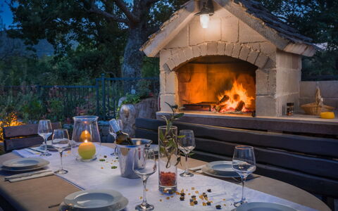 Villa Dalmatica Moderna: Proprietà, Casa, Calore, Illuminazione, Camino, Backyard, Massoneria Forno, Camera, Focolare, Casa