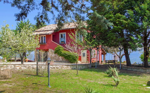 Agriturismo la Casetta di Chiara: Pianta, Cielo, Proprietà, Costruzione, Finestra, Albero, Lotto, Casa, Biome, Erba