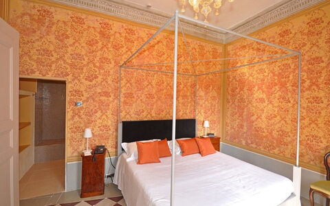 Villa Gubbio: Camera, Letto, Proprietà, Camera Da Letto, Mobilia, Interior Design, Costruzione, Parete, Soffitto, Suite
