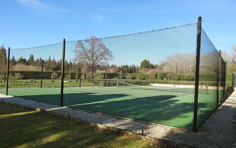 Le Bouloulou: Cielo, Netto, Erba, Stabilimento Sportivo, Chain-Link Scherma, Albero, Recinzione, Nube, Primavera, Campo Da Tennis