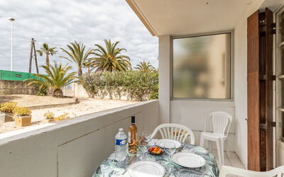 Saint Cyr sur Mer les Lecques 172: Pianta, Acqua, Proprietà, Mobilia, Costruzione, Tavolo, Finestra, Azzurro, Sedia, Interior Design
