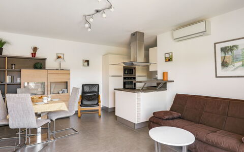Résidence Cap Marine: Camera, Proprietà, Mobilia, Costruzione, Interior Design, Soggiorno, Casa, Pavimento, Immobiliare, Soffitto