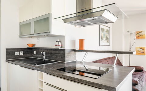 Résidence Cap Marine: Controsoffitto, Cucina, Camera, Proprietà, Cabinetry, Mobilia, Interior Design, Cucina Stufa, Costruzione, Casa