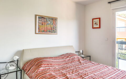Résidence Cap Marine: Camera Da Letto, Camera, Letto, Mobilia, Lenzuolo, Proprietà, Bedding, Telaio Del Letto, Pavimento, Interior Design