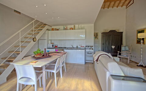 Capannino: Camera, Proprietà, Costruzione, Interior Design, Mobilia, Casa, Pavimento, Soffitto, Loft, Cucina
