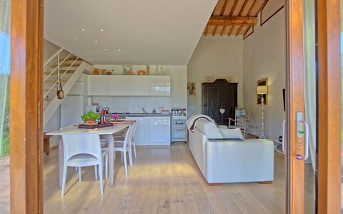 Capannino: Camera, Proprietà, Costruzione, Casa, Mobilia, Interior Design, Pavimento, Immobiliare, Sala Da Pranzo, Tavolo